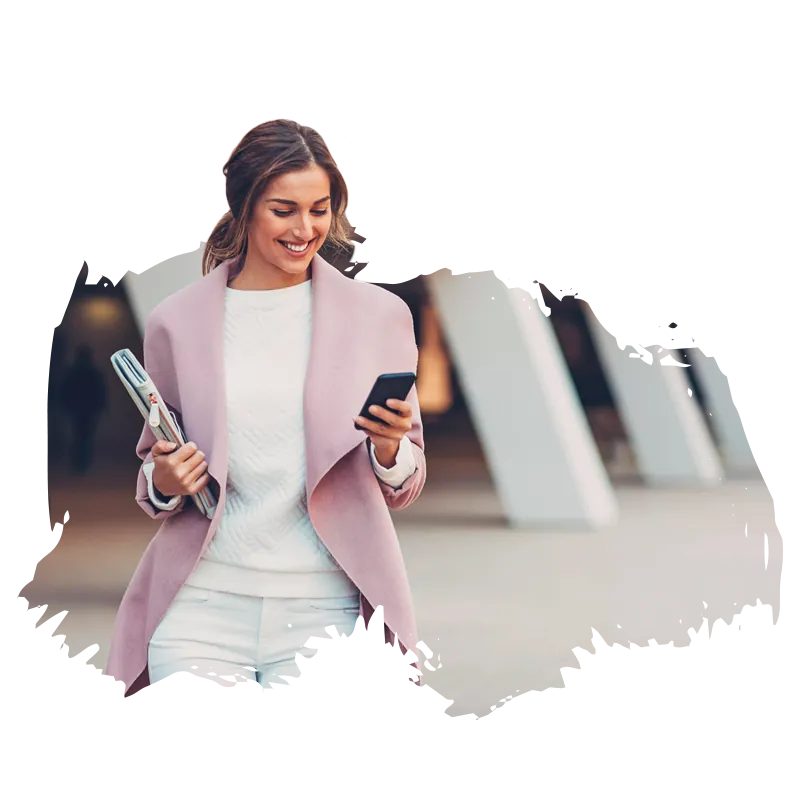 Clienta recibiendo una campaña de SMS masivos